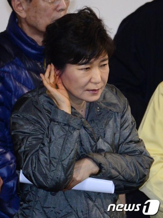 귀를 계속 만지는 이유 | 인스티즈