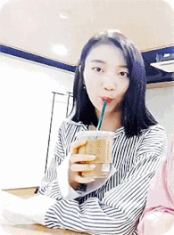 민낯으로 방송하는 오마이걸 비니.gif | 인스티즈