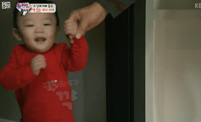 자기가 귀여운걸 알고있는거같은 대박이.jpgif | 인스티즈