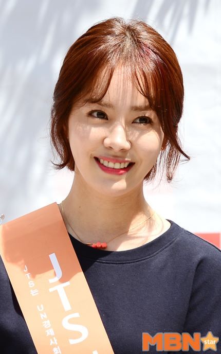 오늘자 명동에서의 한지민.jpg | 인스티즈