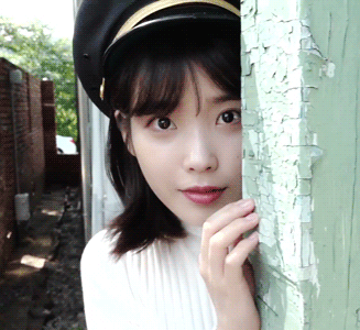 아이유 빼꼼.gif | 인스티즈