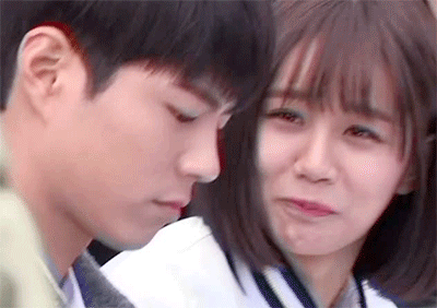 잘생긴 남자를 바라보는 여자들의 반응.gif | 인스티즈