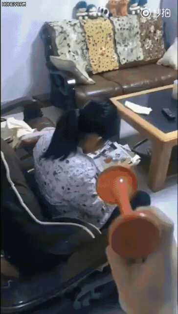 여동생에게 장난을 침.gif | 인스티즈