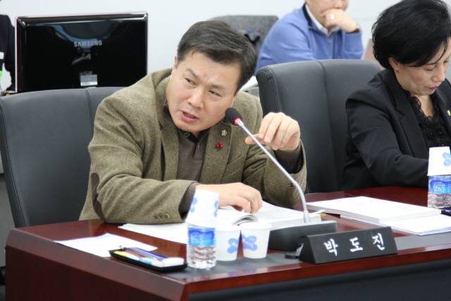 박도진 성남시의원. "성남FC 관중 3분의 2는 반강제적 동원. 시민에게 자괴감 줘 해체해야" | 인스티즈