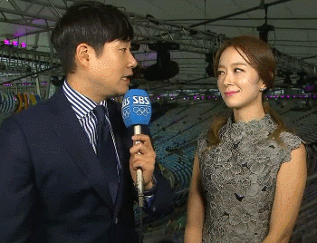 잘생긴 남자를 바라보는 여자들의 반응.gif | 인스티즈