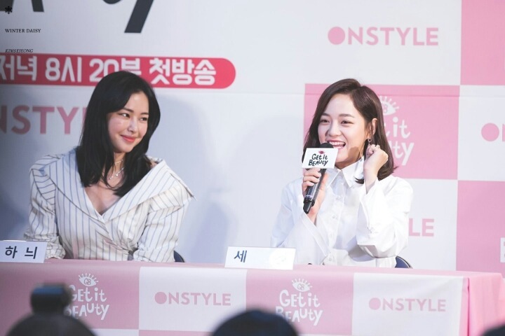 막냇동생 흐뭇하게 바라보는 언니들 | 인스티즈