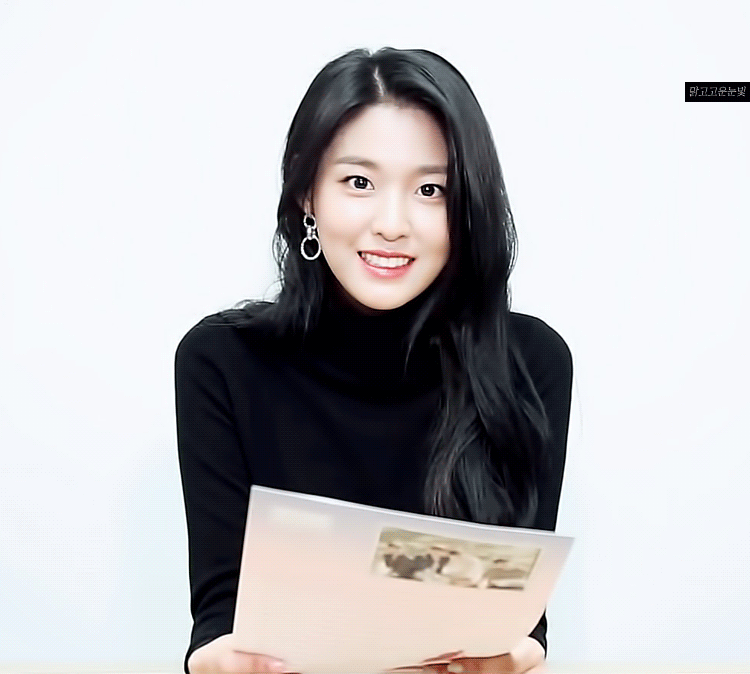 편지읽어주는 설현이.gif | 인스티즈