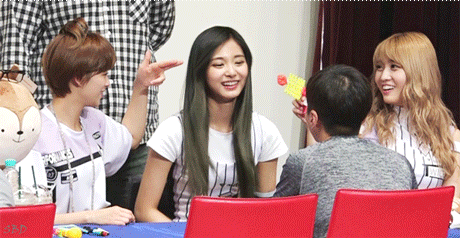 TWICE) 어그로에 대처하는 쯔위의 자세 | 인스티즈