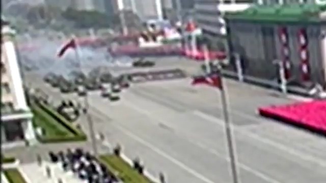 북한 열병식을 촬영하던 외신기자의 카메라에 잡힌 의문의 광경 | 인스티즈