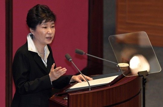 ???: 아무리 그래도 한나라의 대통령을 이렇게 욕하는건 아니라고 봅니다 | 인스티즈