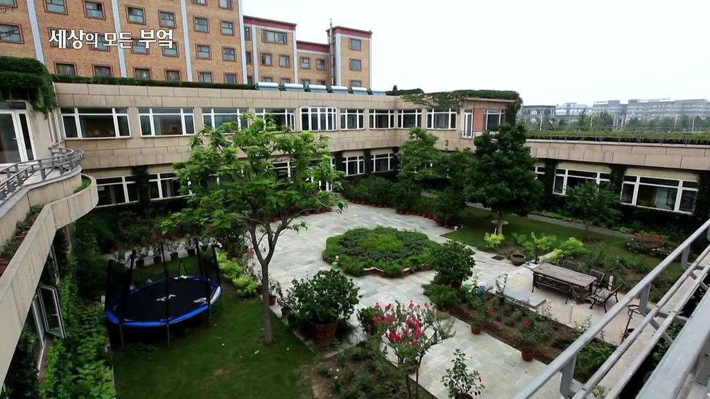 흔한 중국부자의 밥먹는 스케일.jpg | 인스티즈