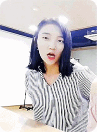 민낯으로 방송하는 오마이걸 비니.gif | 인스티즈