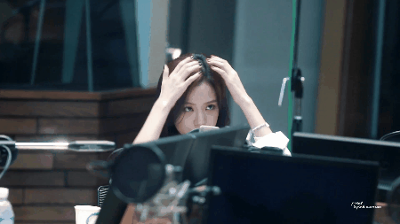 예쁜 여자가 머리 정리할때의 섹시함 | 인스티즈