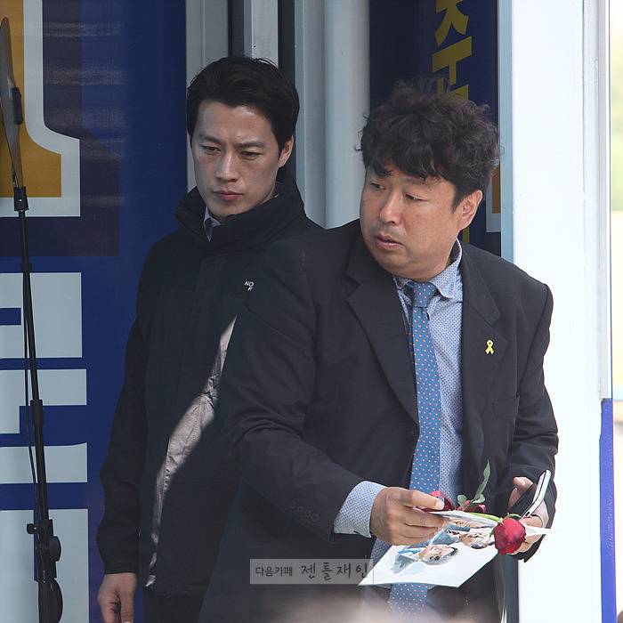 그가 문재인을 지키고 있다 | 인스티즈