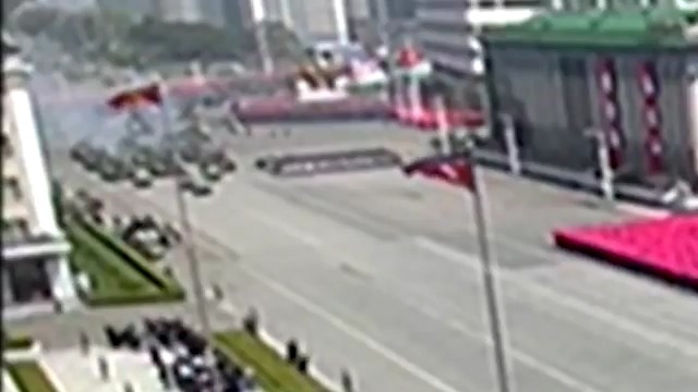 북한 열병식을 촬영하던 외신기자의 카메라에 잡힌 의문의 광경 | 인스티즈