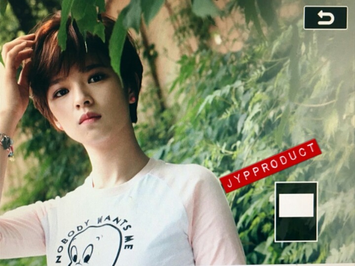 트와이스 잔디에서.jpg | 인스티즈