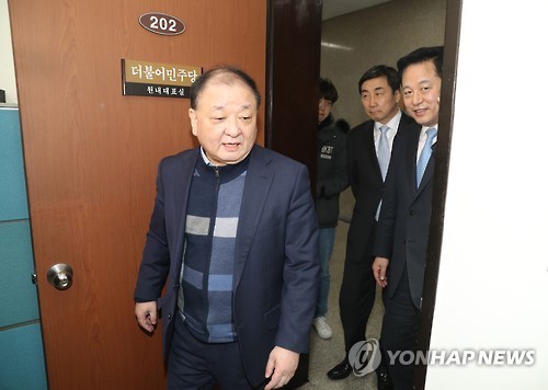 원내 대표실 들어가는 개헌파 .jpg | 인스티즈