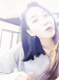 민낯으로 방송하는 오마이걸 비니.gif | 인스티즈