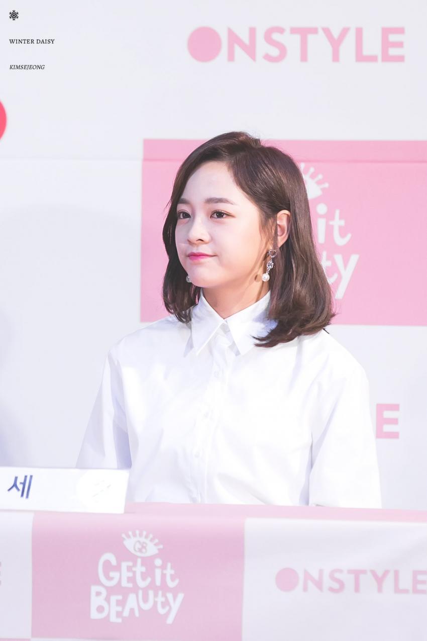막냇동생 흐뭇하게 바라보는 언니들 | 인스티즈