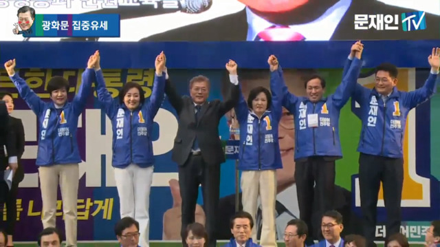 유세차에 붙어있는 사진이 넘나 살아있는 것.jpg | 인스티즈