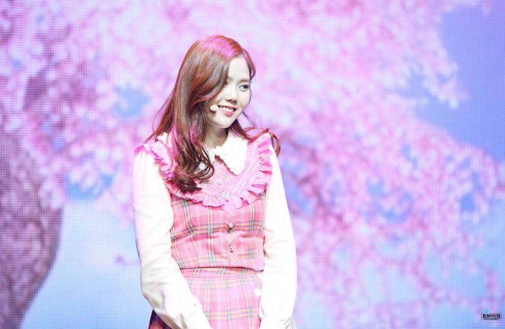 [오마이걸] 비도오고 해서 좀 쌀쌀해진 것 같아서 효정이 | 인스티즈