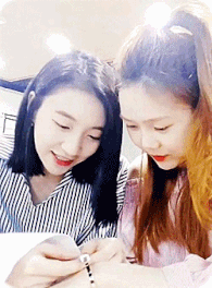 민낯으로 방송하는 오마이걸 비니.gif | 인스티즈