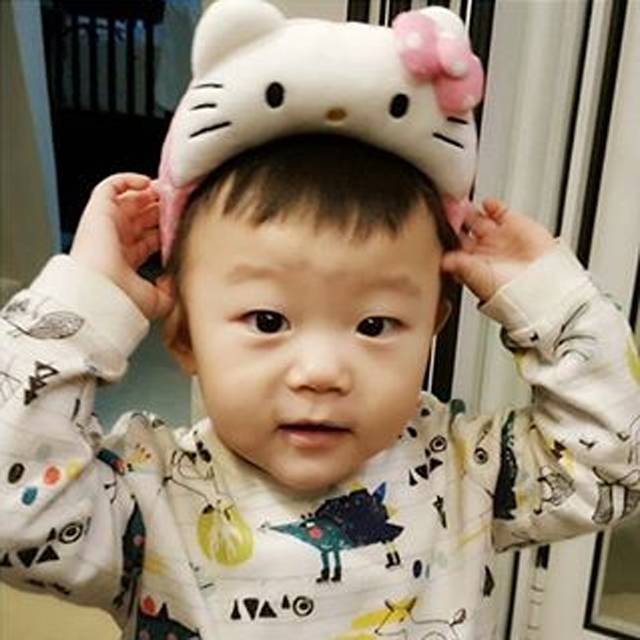 자기가 귀여운걸 알고있는거같은 대박이.jpgif | 인스티즈