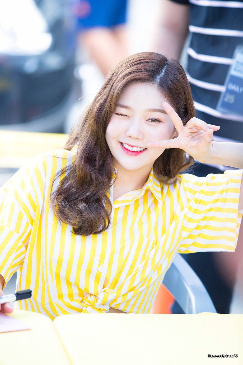 [오마이걸] 비도오고 해서 좀 쌀쌀해진 것 같아서 효정이 | 인스티즈