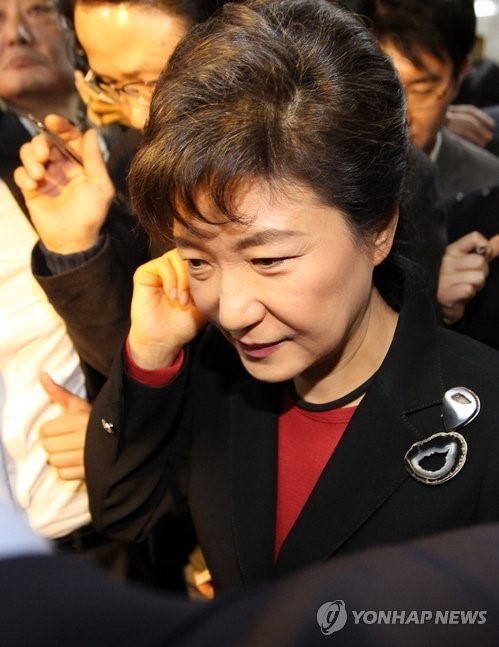 귀를 계속 만지는 이유 | 인스티즈