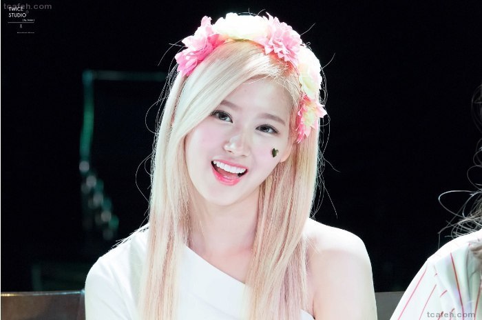 트와이스 사나 눈빛.gif | 인스티즈