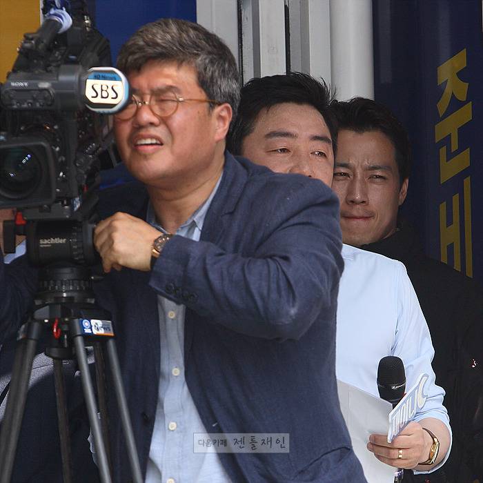 그가 문재인을 지키고 있다 | 인스티즈