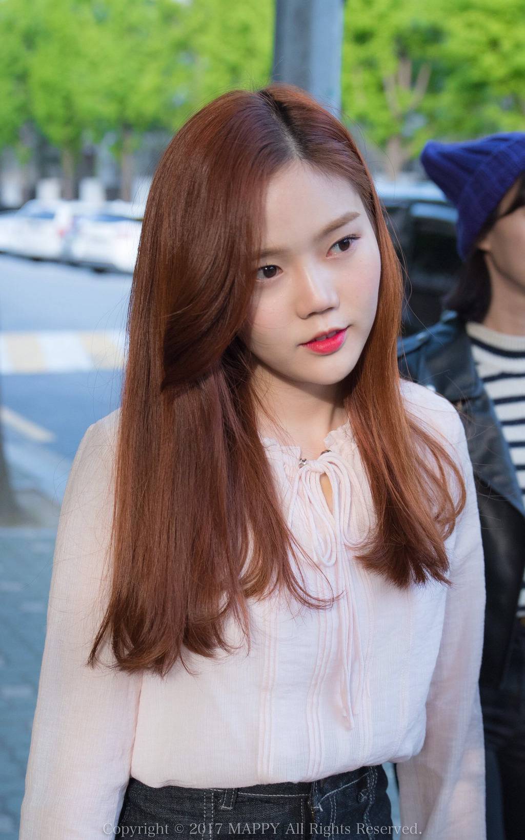 [오마이걸] 비도오고 해서 좀 쌀쌀해진 것 같아서 효정이 | 인스티즈