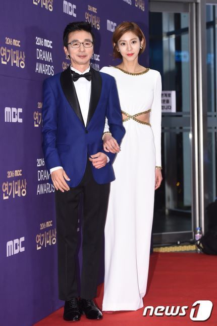 실시간 mbc 연기대상 레드카펫 김국진 유이 | 인스티즈