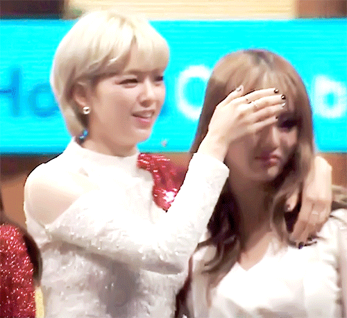 트와이스 눈물의 수상소감.jpgif | 인스티즈