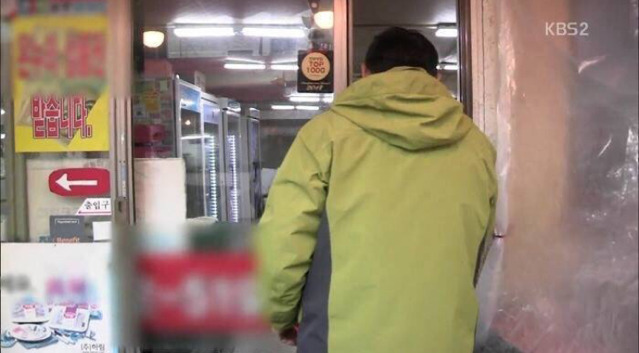 통닭이 먹고싶다는 딸을위해 직접 사러나온 아빠 | 인스티즈