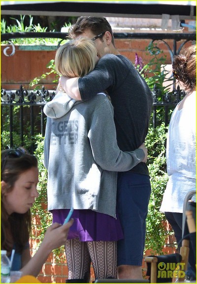 매번 사진 찍힐때마다 키스 사진 있는 커플 (부들주의) | 인스티즈