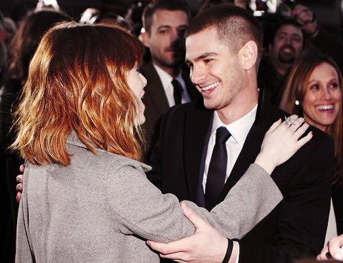 매번 사진 찍힐때마다 키스 사진 있는 커플 (부들주의) | 인스티즈