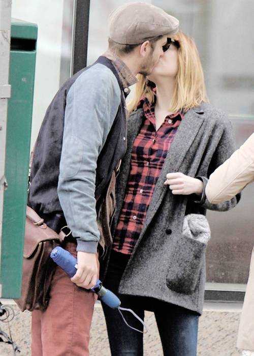 매번 사진 찍힐때마다 키스 사진 있는 커플 (부들주의) | 인스티즈