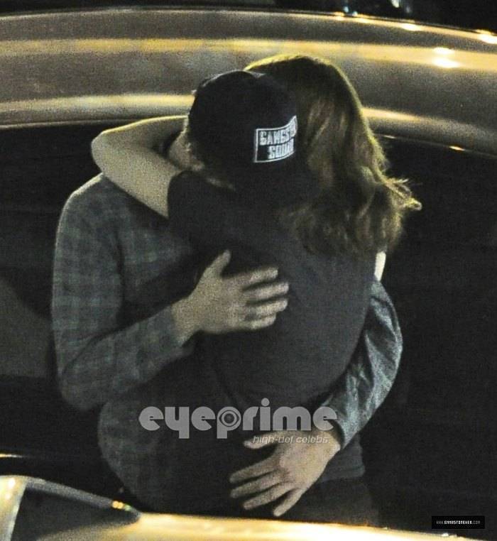 매번 사진 찍힐때마다 키스 사진 있는 커플 (부들주의) | 인스티즈