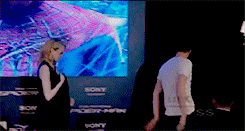 매번 사진 찍힐때마다 키스 사진 있는 커플 (부들주의) | 인스티즈