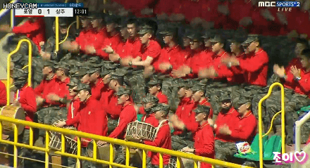 그래 응원은 이맛이지.gif | 인스티즈