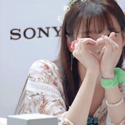 화관 쓴 아이유.gif | 인스티즈