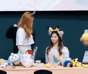 [트와이스] 예쁨받는 사나.gif | 인스티즈