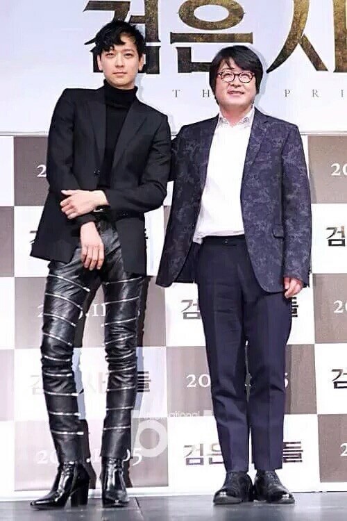 서로 자기 피규어 자랑하는 두 감독 | 인스티즈