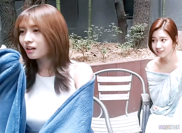 당하면 죽을맛인 장난 (feat. 사나).jpgif | 인스티즈