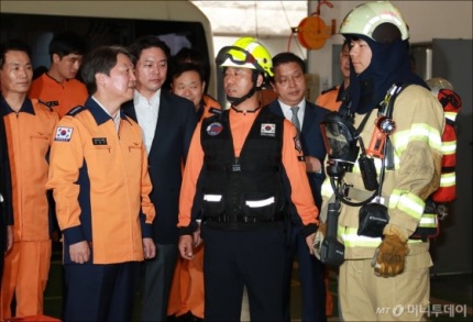 안철수를 대하는 소방관님들의 표정.jpg | 인스티즈