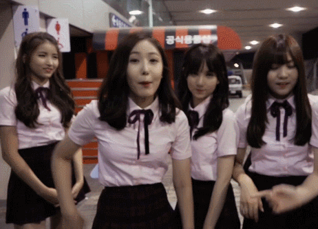 스마트폰이 없어서 음악방송 대기실에서 다리찢고 놀았다는 아이돌 | 인스티즈