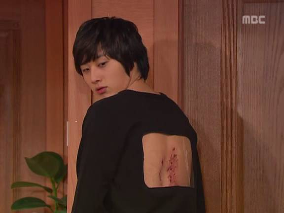 [거침없이하이킥] 민호보다 더 크게 다쳤는데 사람들이 몰라줘서 억울한 윤호.jpg | 인스티즈