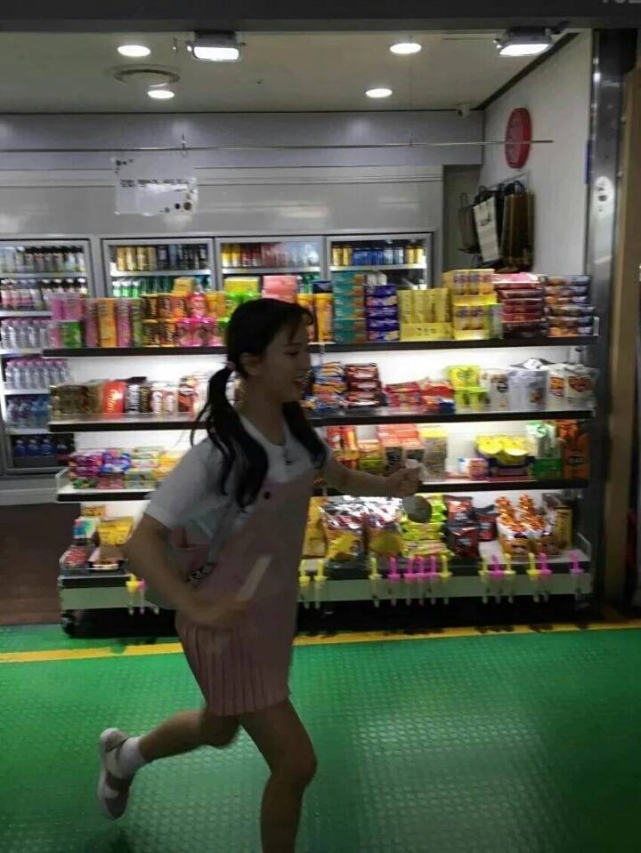 쇼타임 찍으러 가는 여자친구 | 인스티즈