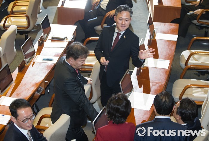 새누리당 찾아간 표창원 의원ㄷㄷㄷㄷ | 인스티즈